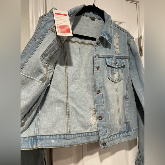 NWT New Collection Size M Light Wash Cotton Stretch Distressed Denim Jean Jacket - Picture 5 of 13